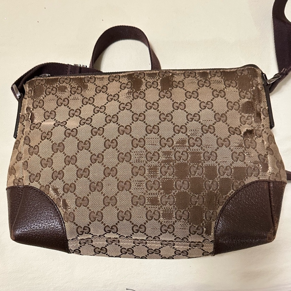 Rehab Gucci Bag with rubbing Likely can be fixed if you know how or by a cobbler - Picture 2 of 11